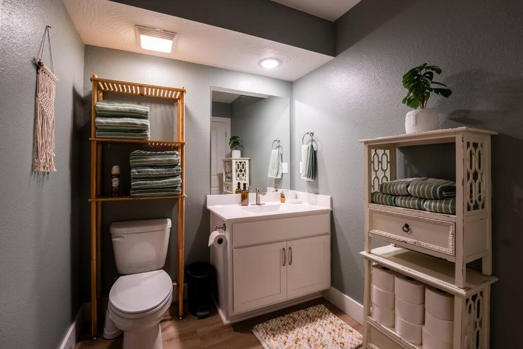 Pet Friendly Boho Condo With Pool--Fitness Center--Next To The Branson Landing--Close To Convention Center And Kanakuk Bagian luar foto