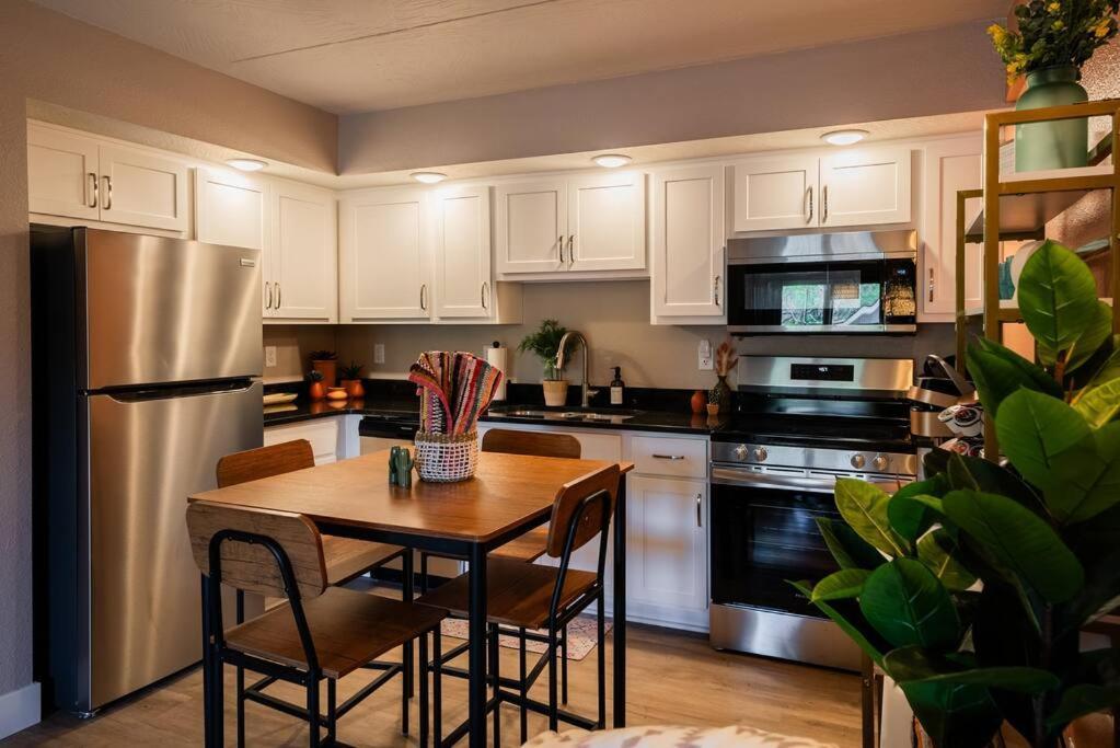 Pet Friendly Boho Condo With Pool--Fitness Center--Next To The Branson Landing--Close To Convention Center And Kanakuk Bagian luar foto