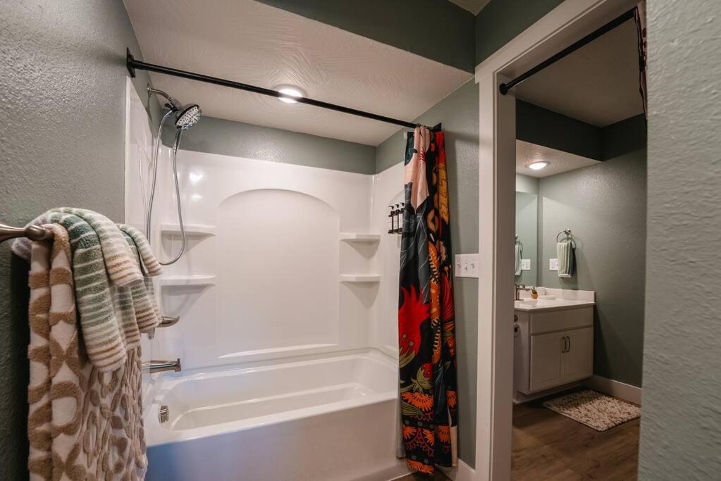 Pet Friendly Boho Condo With Pool--Fitness Center--Next To The Branson Landing--Close To Convention Center And Kanakuk Bagian luar foto
