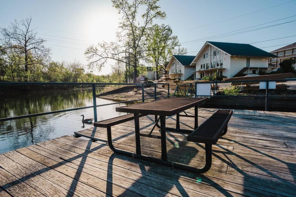Pet Friendly Boho Condo With Pool--Fitness Center--Next To The Branson Landing--Close To Convention Center And Kanakuk Bagian luar foto
