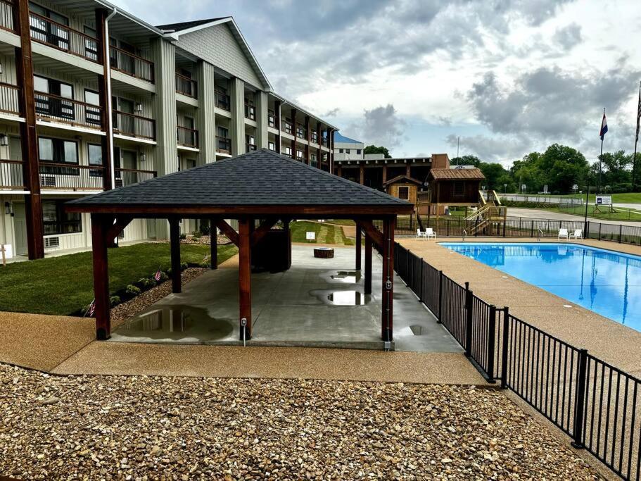 Pet Friendly Boho Condo With Pool--Fitness Center--Next To The Branson Landing--Close To Convention Center And Kanakuk Bagian luar foto