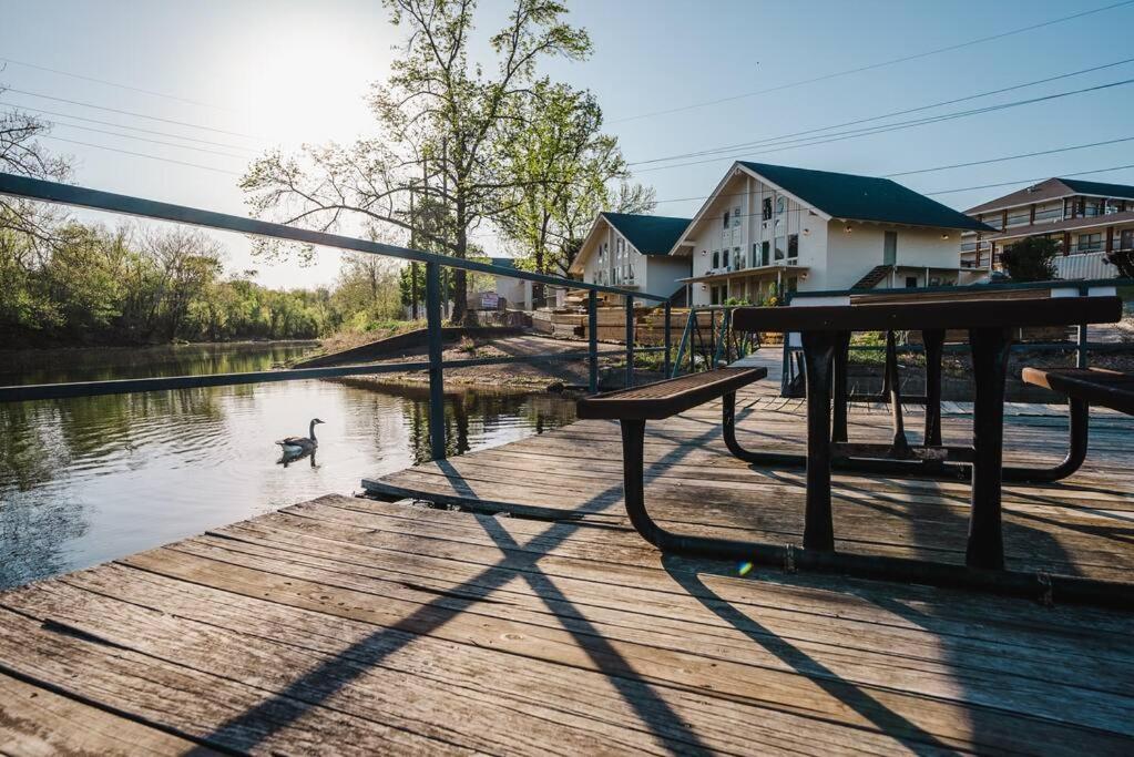 Pet Friendly Boho Condo With Pool--Fitness Center--Next To The Branson Landing--Close To Convention Center And Kanakuk Bagian luar foto